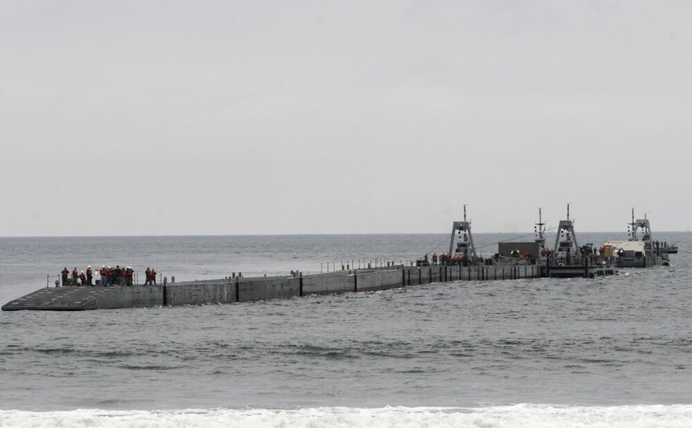 US_Navy_101016-N-1786N-335_A_floating_causeway_built_by_Amphibious_Construction_Battalion_(ACB)_1_approaches_the_beach_near_Coronado.jpg