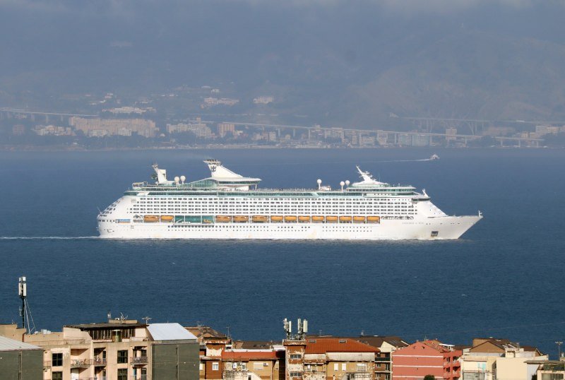 IMG_6604_Explorer_Of_The_Seas_011.JPG.40a6fd489410d1f586d4075e615e92cb.JPG