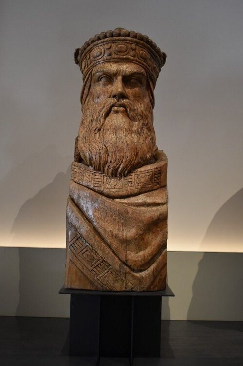 2097934300_11Charlemagne_5582.thumb.JPG.79094460248f82dfc391d02873911d62.JPG