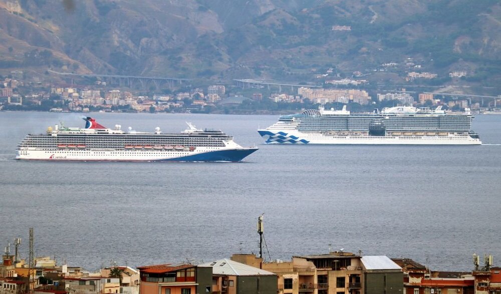 IMG_9084_SunPrincess_CarnivalMiracle2_Ris.thumb.jpg.ba35cfbde49d7910565738a2e07123d1.jpg