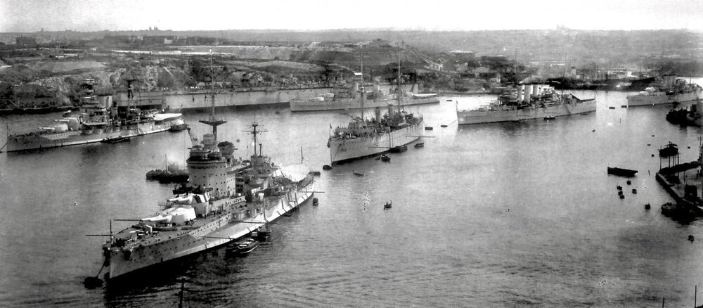 Warspite_Barham_Woolwich_Shropshire_Devonshire_Liverpool_Agosto1939_Malta.thumb.jpg.95743cf64586338f7e9bbc9f55976b9f.jpg